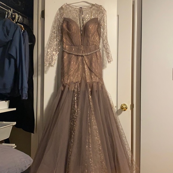 Sexy Mermaid with a Tull flare! - Picture 3 of 7